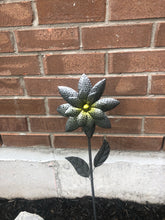 Load image into Gallery viewer, Metal Garden Flower C