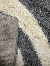 Load image into Gallery viewer, 3’3” x 5’ Gray Shaggy Area Rug